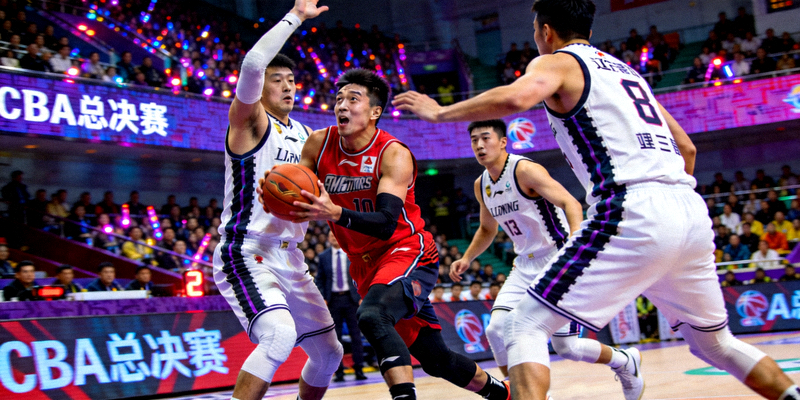 CBA广东宏远队与辽宁本钢队的总决赛激烈对抗